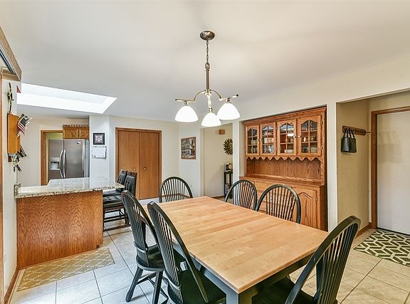4th image of 371 Wexford Dr