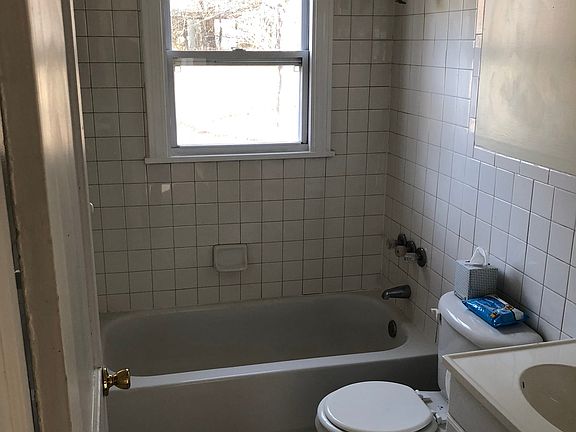 3rd image of 3212 Maplelawn Ave NW