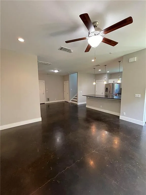 5 bed, 4.0 bath, 2258 sqft, $4,750 — Photo 3