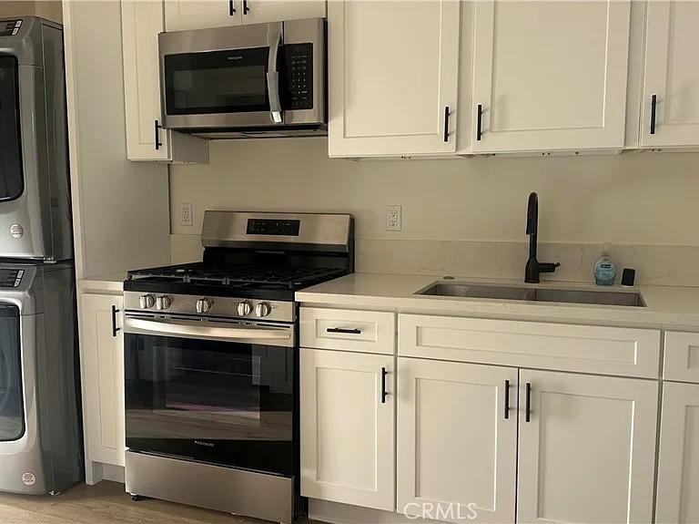 7905 White Oak Ave — Photo 5
