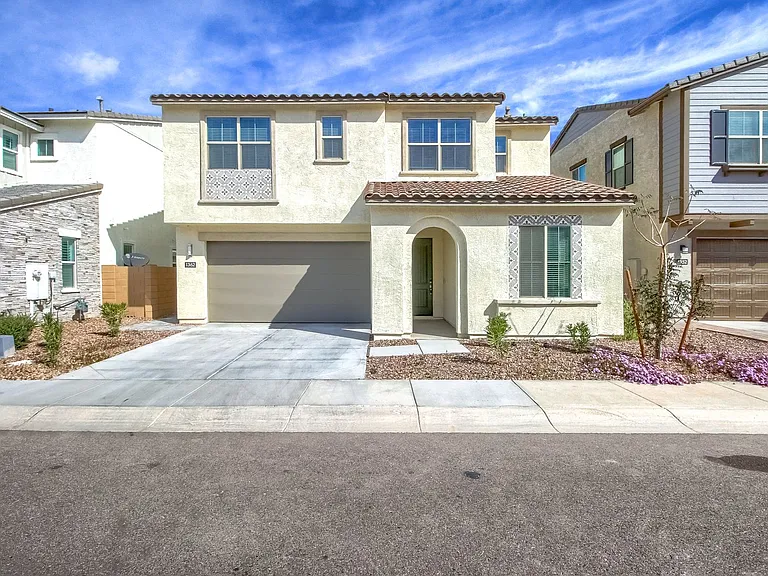 1362 W Crane Dr — Photo 2