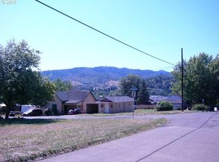 2113 NE Klamath Ave, Roseburg, OR 97470