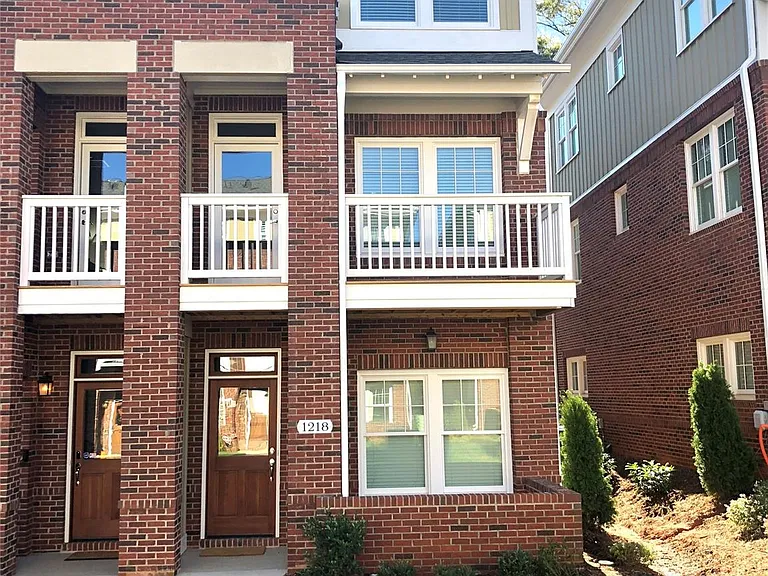 1218 Macomb Pl — Photo 2