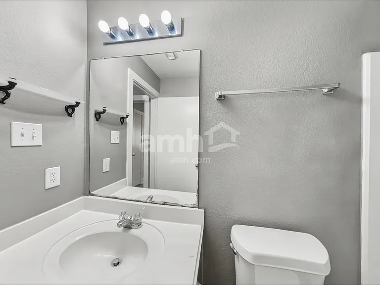 833 Lightningbug Ln — Photo 14