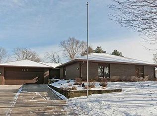 5617 Columbine Dr, Johnston, IA 50131