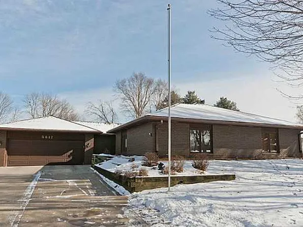 5617 Columbine Dr, Johnston, IA 50131