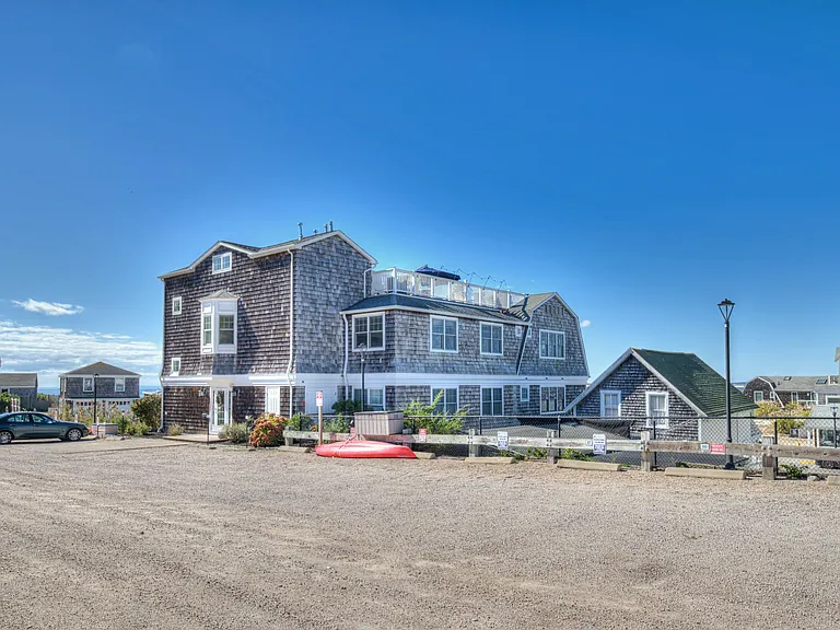 124 Bay St #R2 — Photo 33