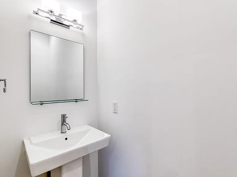919 N 5th St #13 — Photo 9