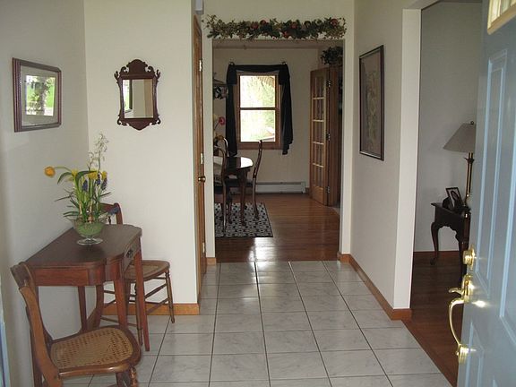 4th image of 35 Easterbrook Dr W