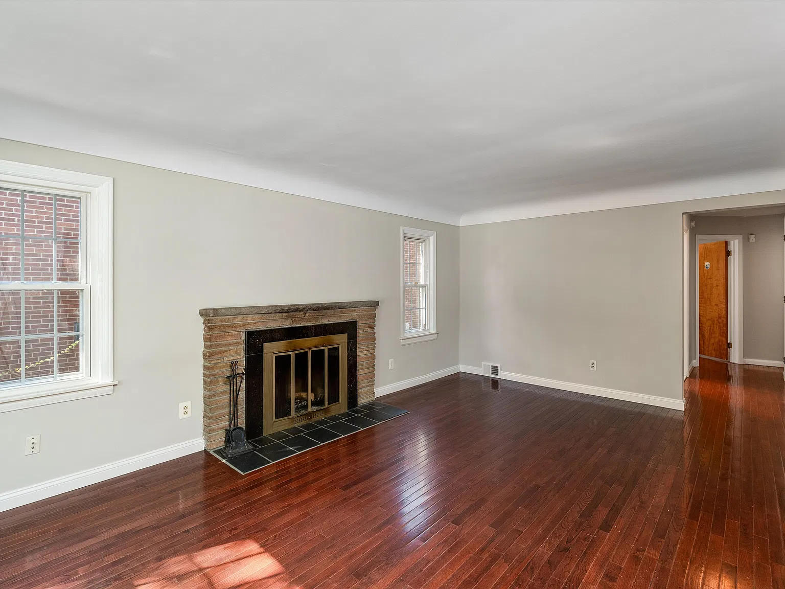 410 Catalpa Dr — Photo 3
