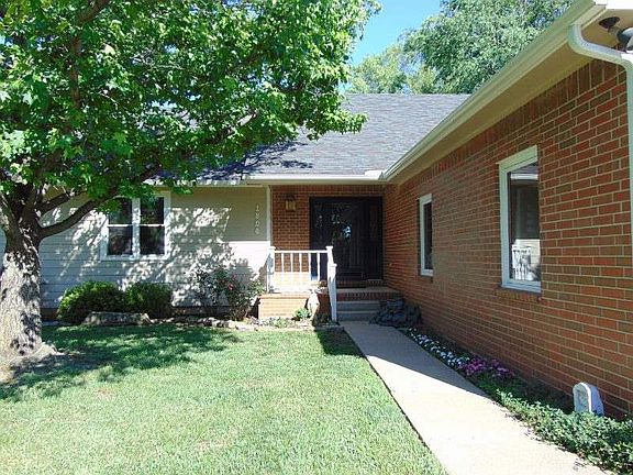 2nd image of 1808 N Terrace Dr