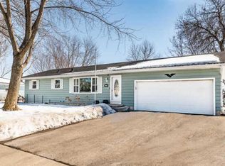 737 Thomas Dr, Sun Prairie, WI 53590