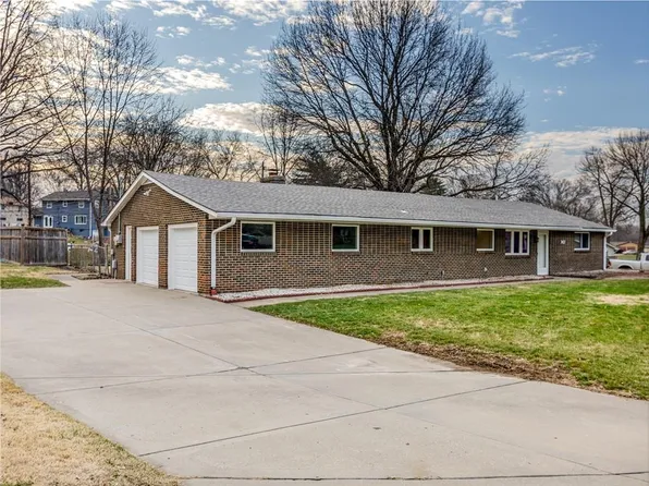 7417 N Highland Ave, Gladstone, MO 64118