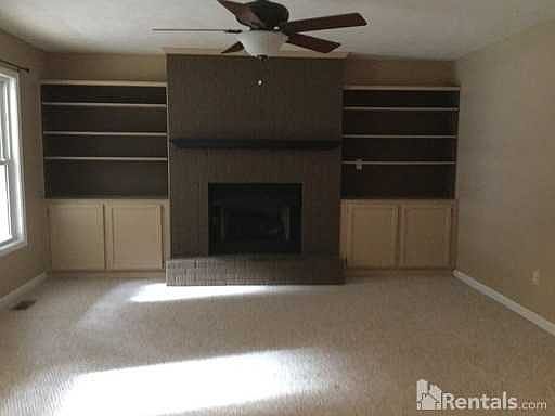 3rd image of 401 Hunters Glen Ln