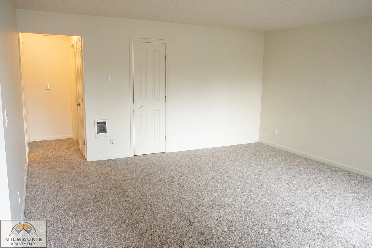 Building Photo - 4545 SE Ina Ave #4