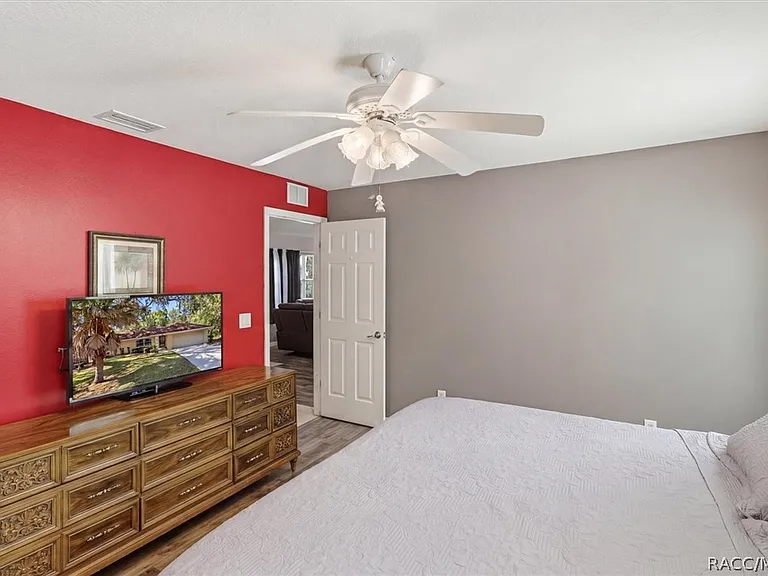 3220 E Rogers St — Photo 11
