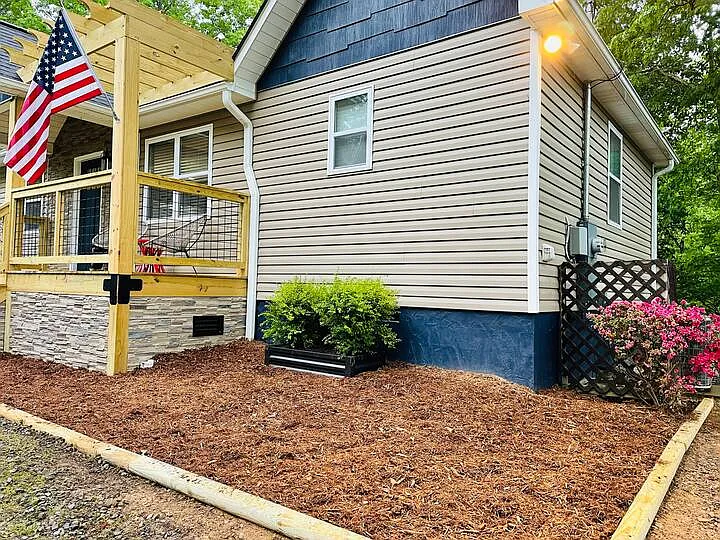233 Lakeview Cir — Photo 4