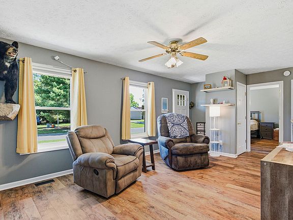 3rd image of 109 Bonnie Dr