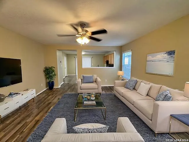 3 bed, 2.5 bath, 1384 sqft, $1,750 — Photo 4