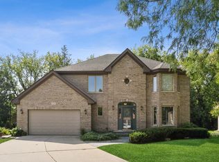229 E Kerry Brook Ln, Arlington Heights, IL 60004