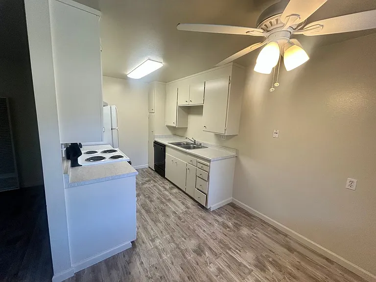 Dry Creek Apartments — Photo 5
