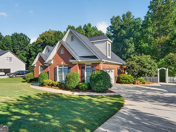 4th image of 3130 Harold Way SW