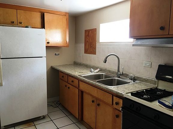 2nd image of 6038 N Artesian Ave