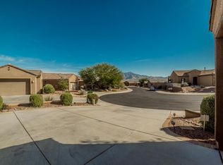 5913 S Meadow Hills Loop, Green Valley, AZ 85622