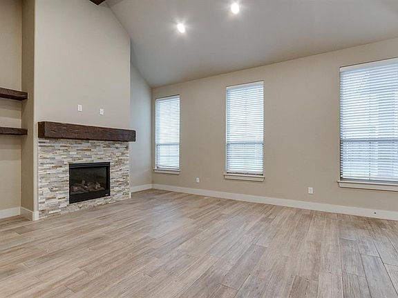 3rd image of 1221 Pebble Pond Dr