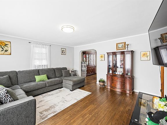 3rd image of 5 Wedgewood Drive