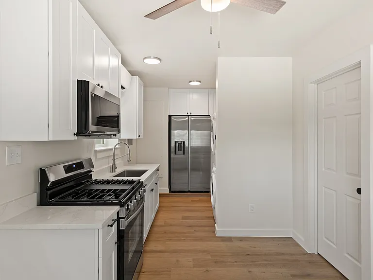 5310 George St #B — Photo 2