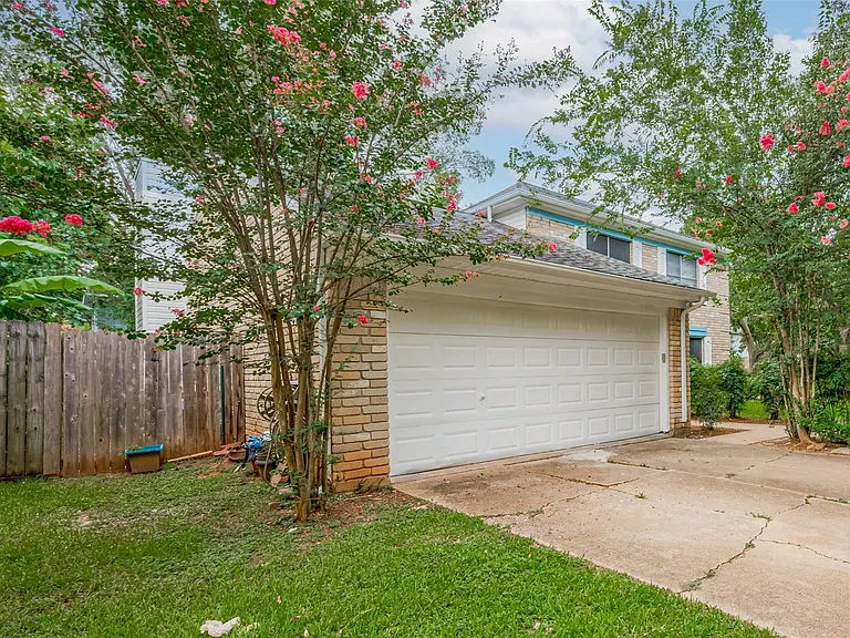 3610 Bee Bayou Ln — Photo 2