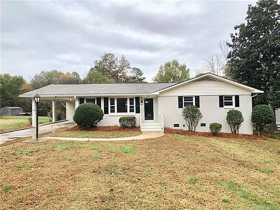 3rd image of 3018 Cresthill Dr