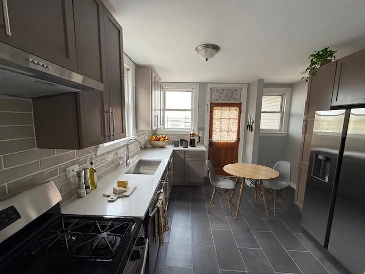 Building Photo - 6030 N Claremont Ave #2
