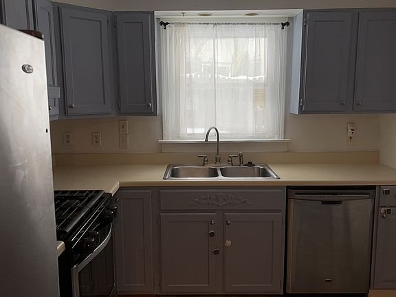 5th image of 601 Demong Dr