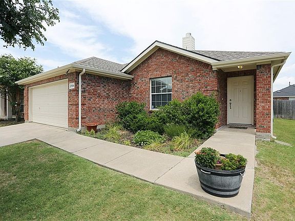 3rd image of 2704 Cascade Cove Dr