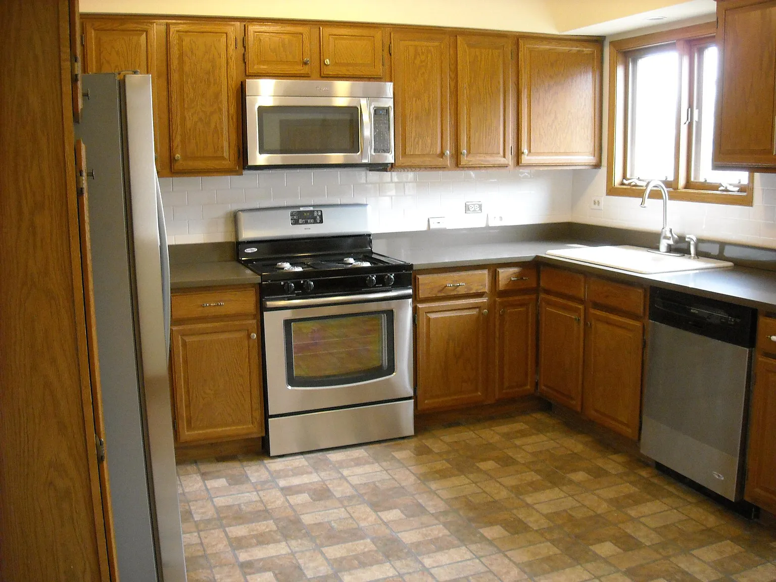 2 bed, 1200 sqft, $1,900 — Photo 2