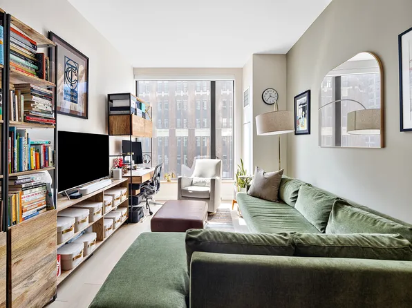 11 Hoyt Street image 2 of 29