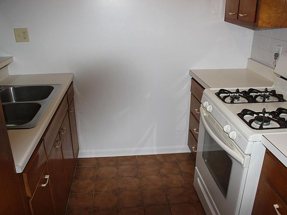 3rd image of 33 N 15th St APT 6