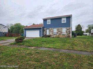 1227 Senate Cir, Radcliff, KY 40160