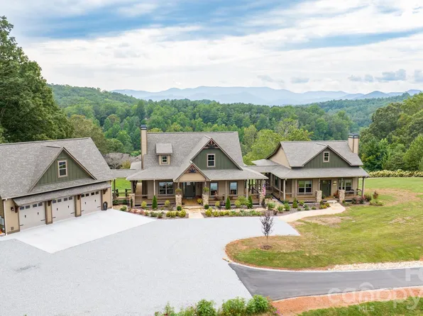 1052 Porter Creek Dr, Franklin, NC 28734