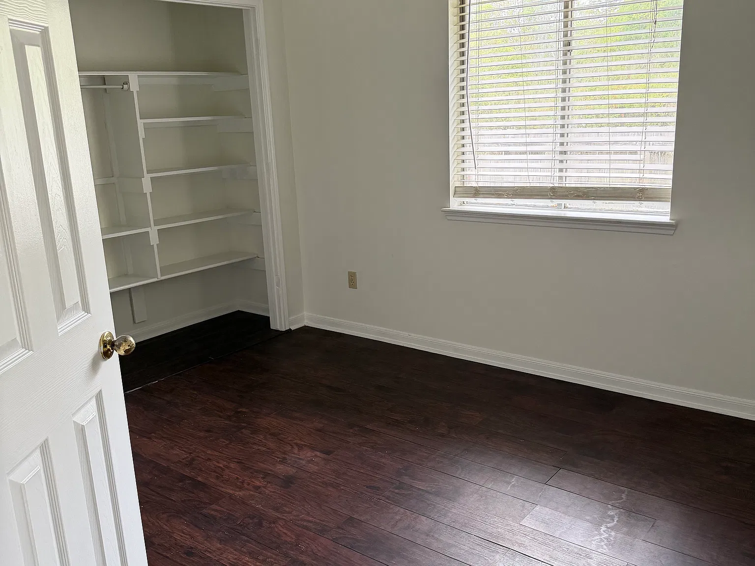 4 bed, 2017 sqft, $2,100 — Photo 3
