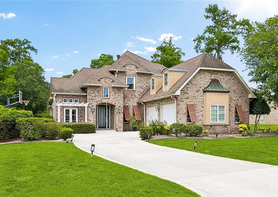 1st image of 14 Oak Hills Ln