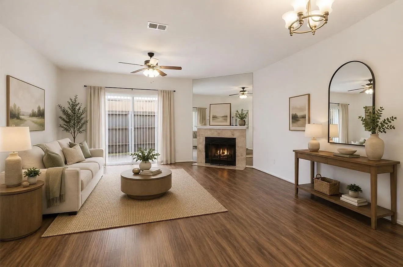 2 bed, 2.5 bath, 1368 sqft, $1,600 — Photo 1