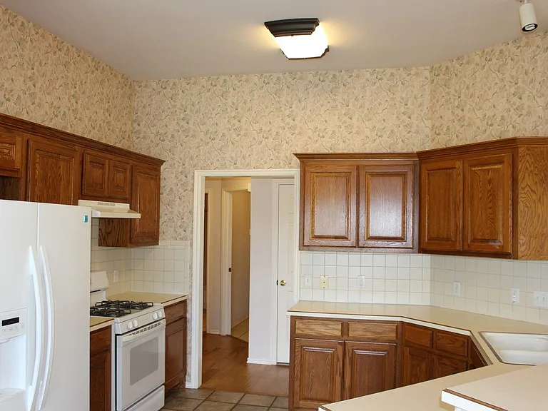 1913 Del Simmons Dr — Photo 3