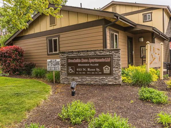 933 N Rose St #933, Phoenix, OR 97535