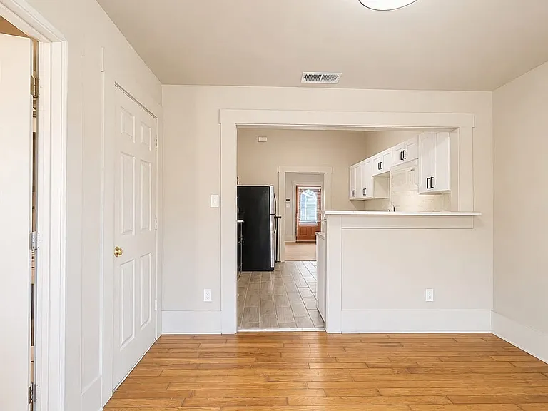 522 E 31st St #B — Photo 12