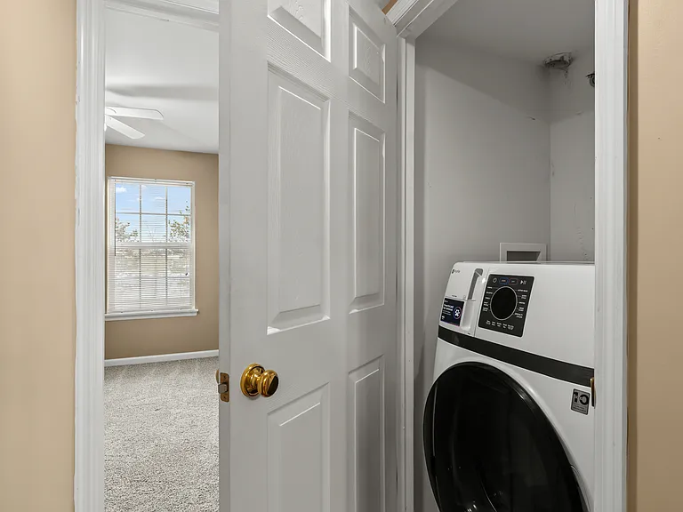 10201 Spring Creek Ln — Photo 23