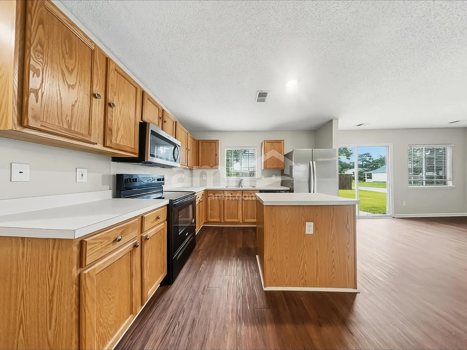 4 bed, 2.5 bath, 2037 sqft, $2,425 — Photo 3