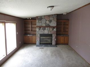 23507 Forest Rd N, New Boston, MI 48164